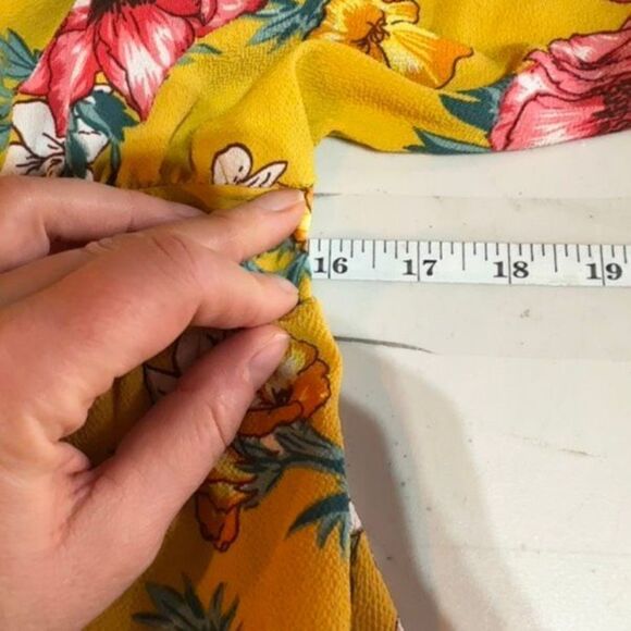 NWT Umgee Women's Floral Yellow Romper Large Boho Lace Accent Dolman Surplice - Picture 11 of 14